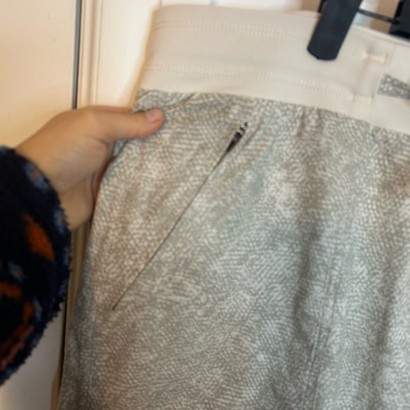 Athleta Snakeskin Chelsea Print Cargo Skort - Picture 6 of 7